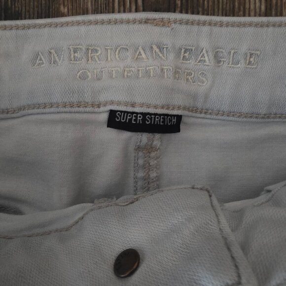 American Eagle Woman's Super Stretch Cut Off Jean Shorts Size 14 - Picture 3 of 8
